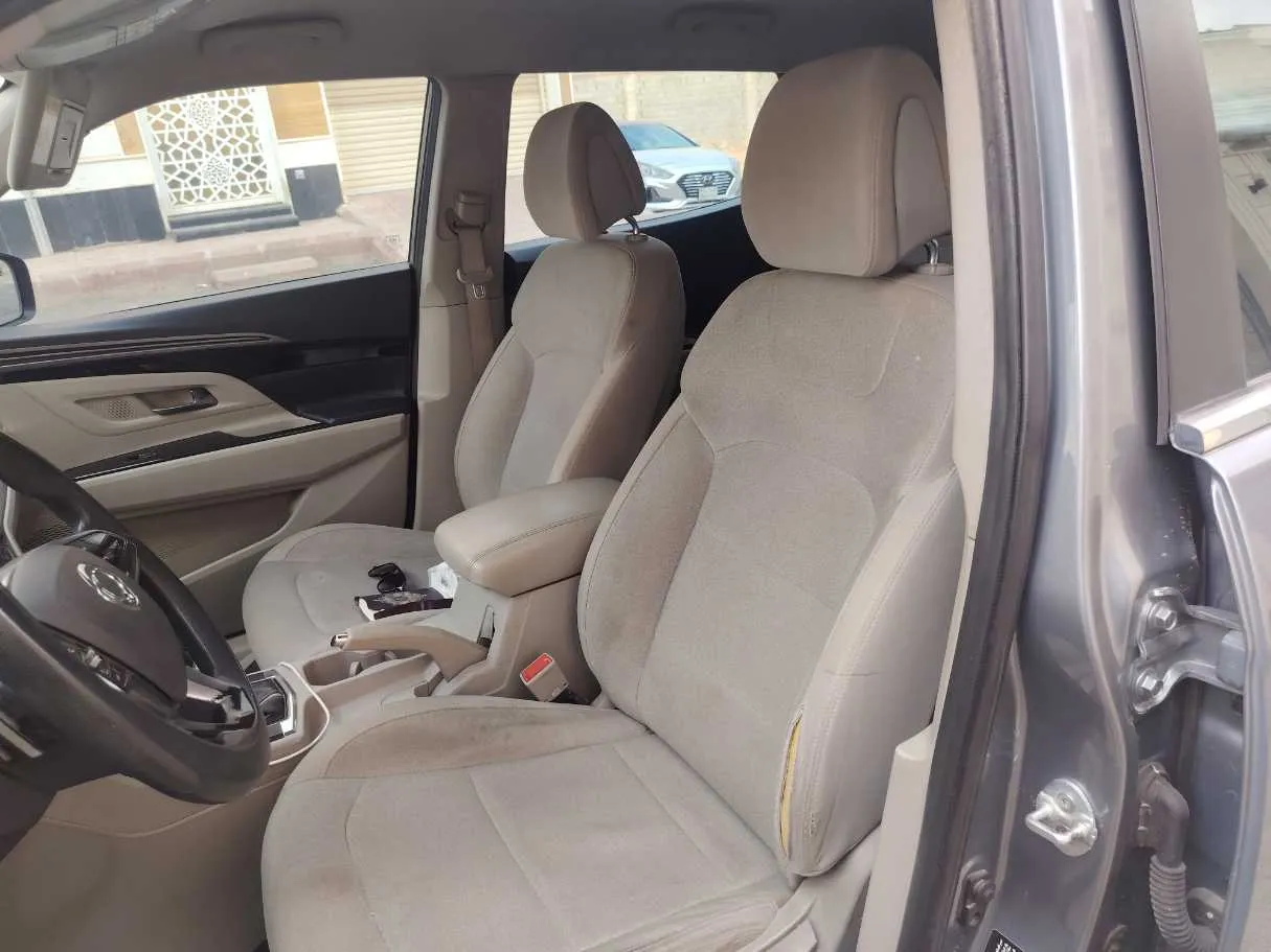 Car image 13