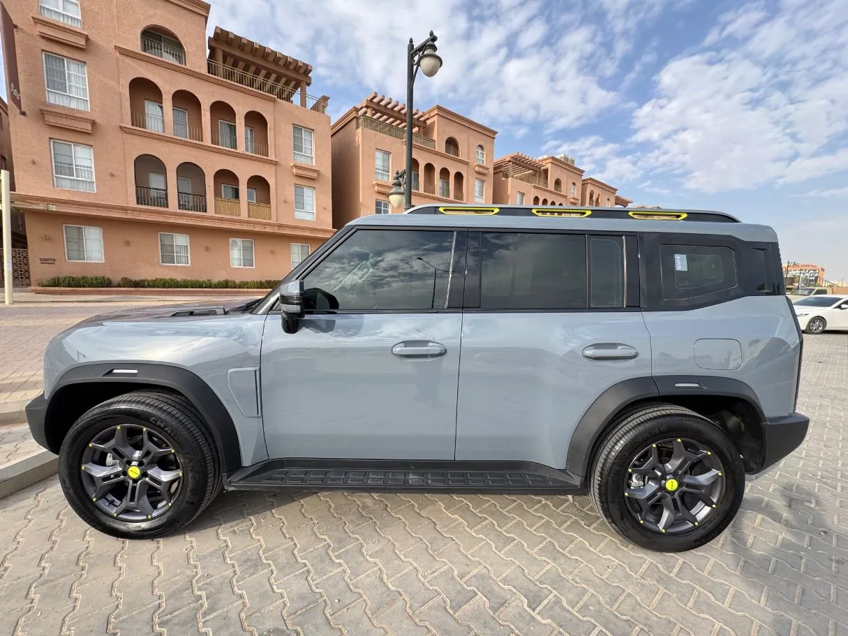 Car image 8