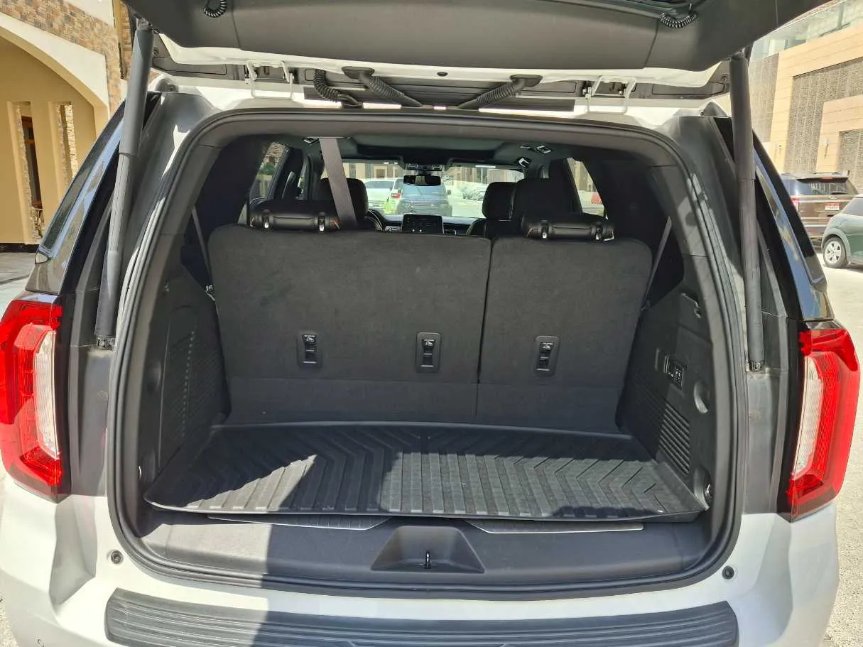 Car image 23