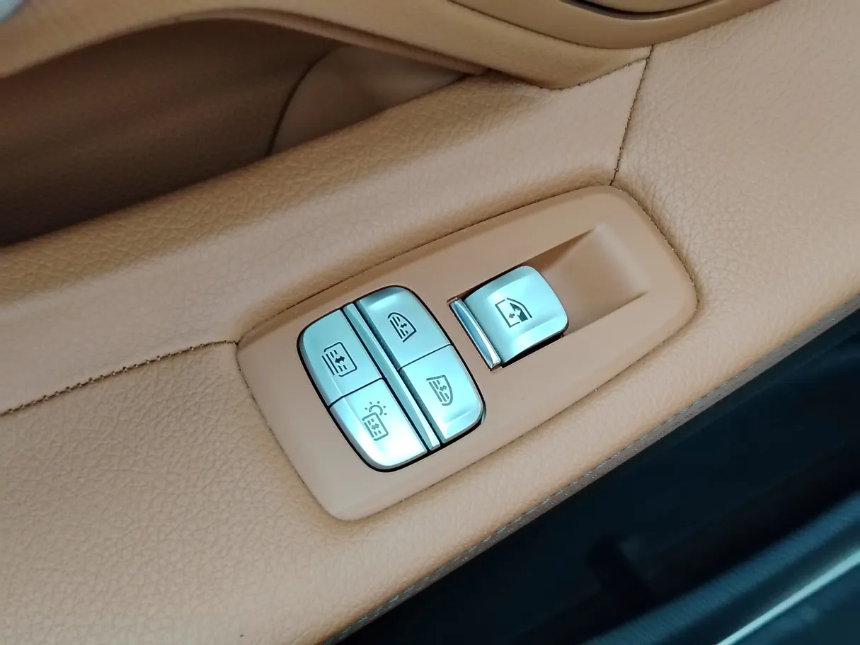 Car image 40