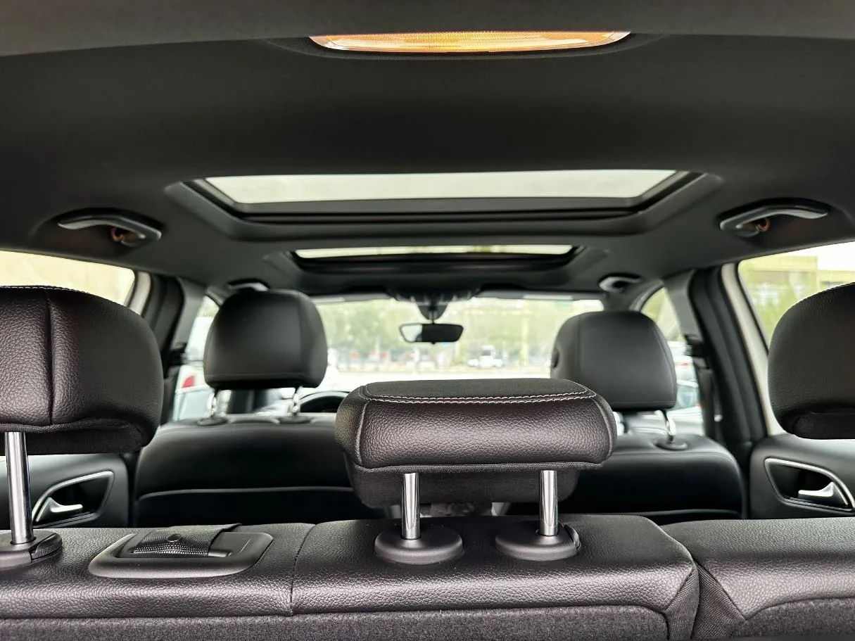 Car image 23