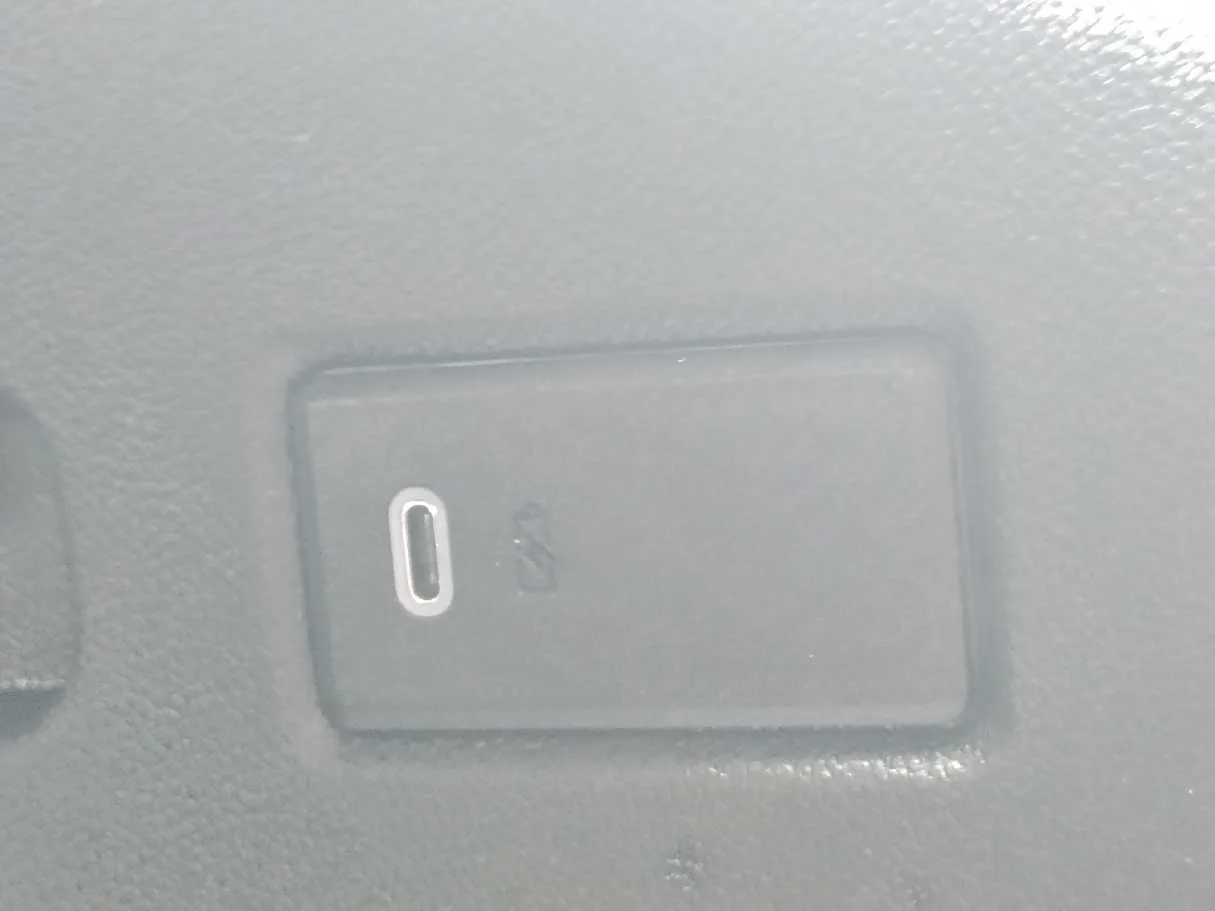 Car image 30