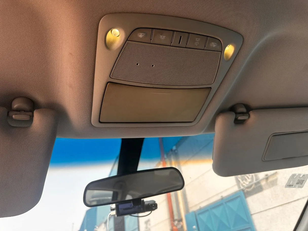 Car image 24