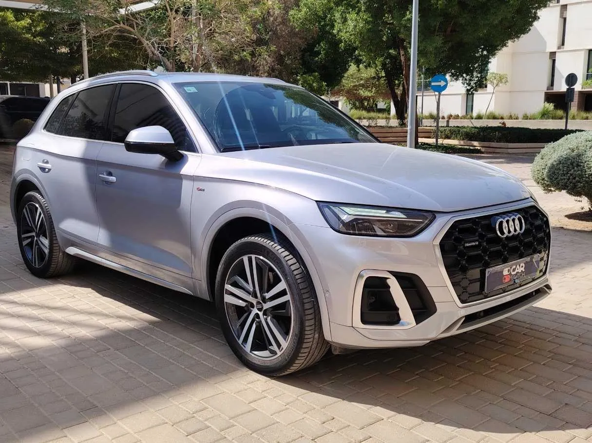 Car image 3