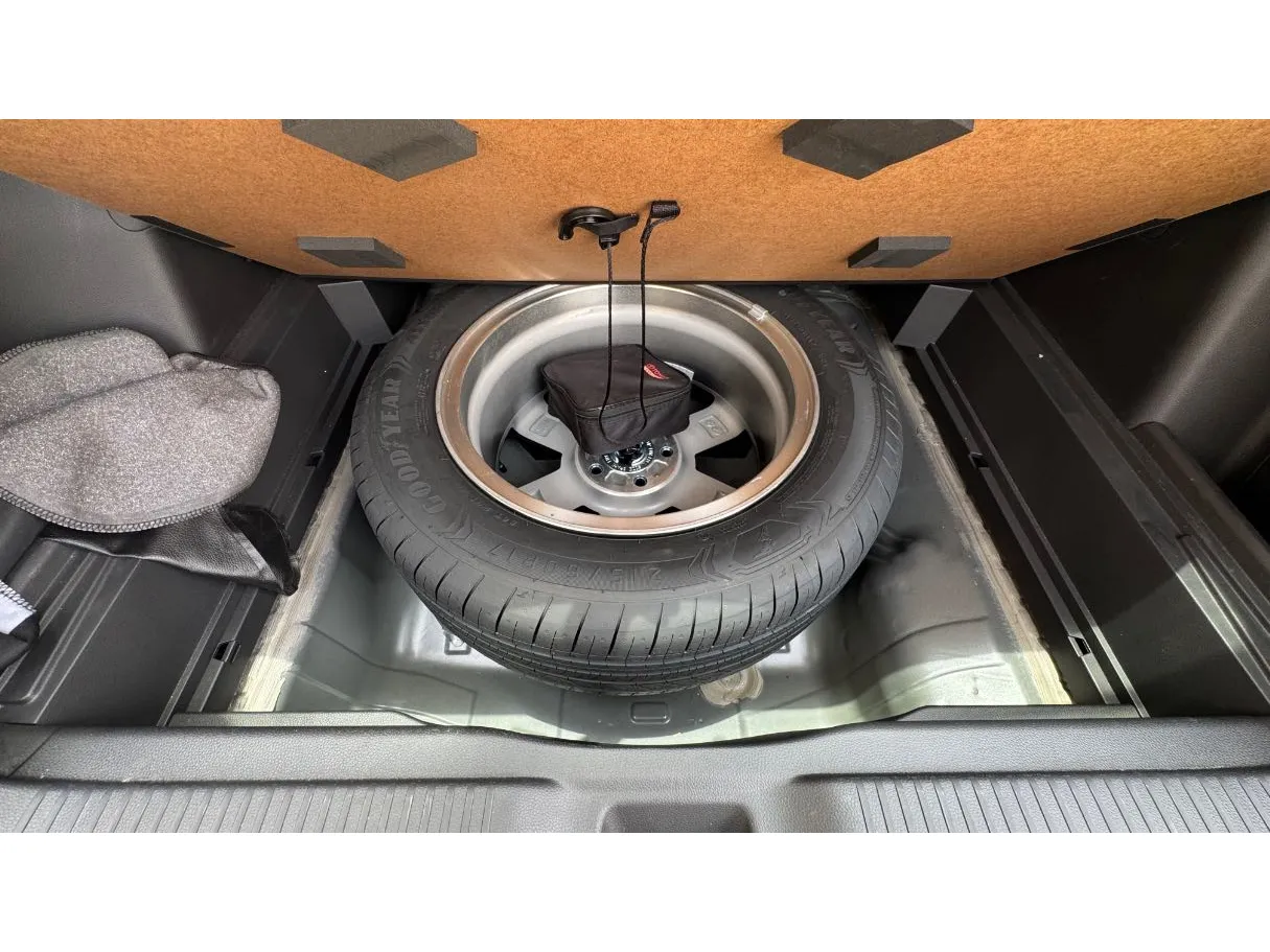 Car image 25