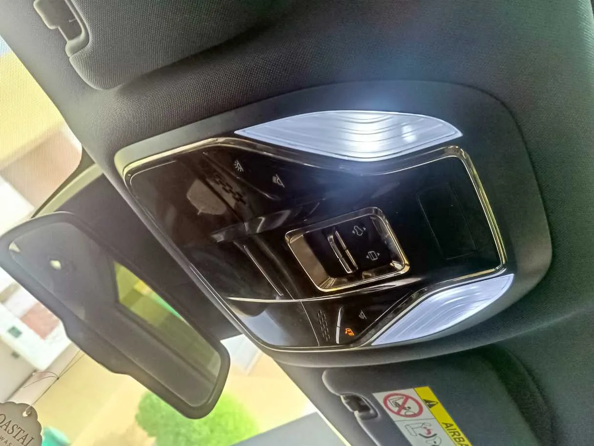 Car image 30