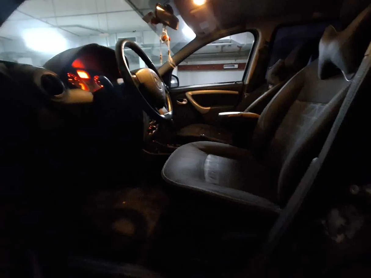 Car image 10