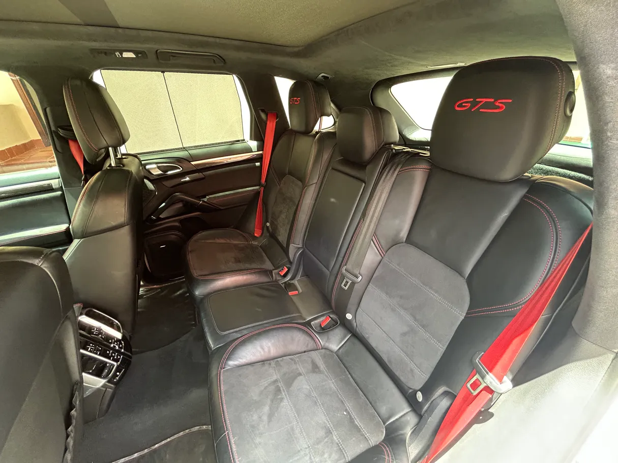 Car image 10