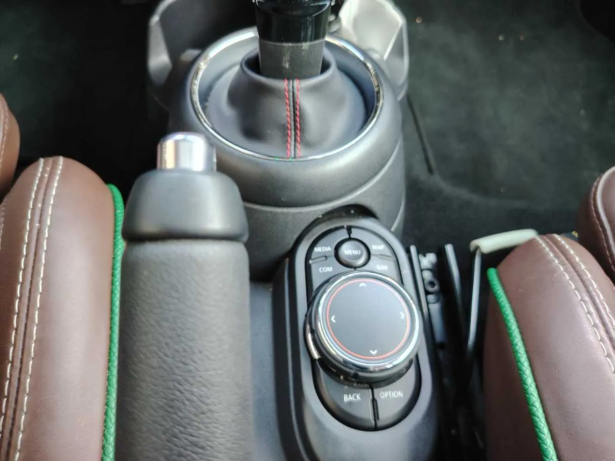 Car image 18