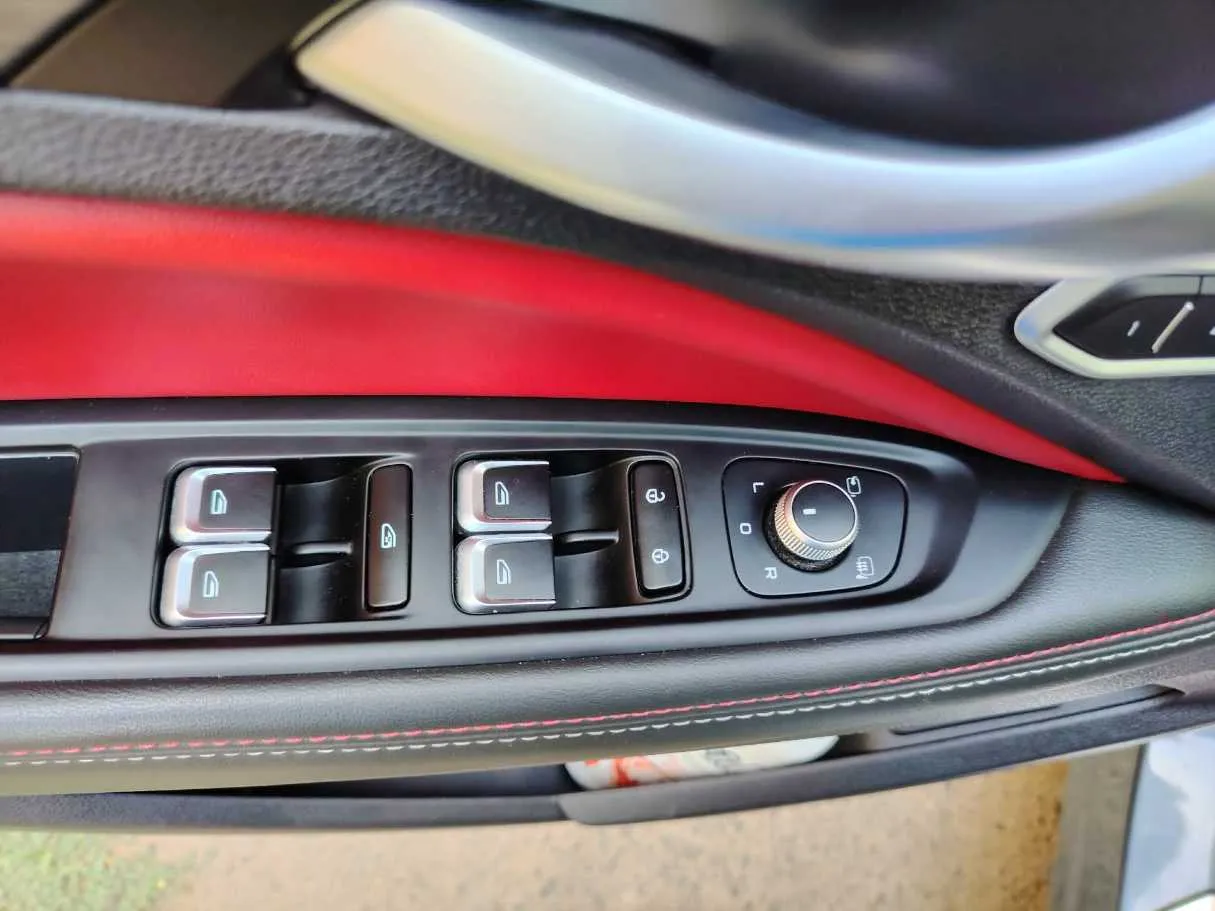 Car image 32