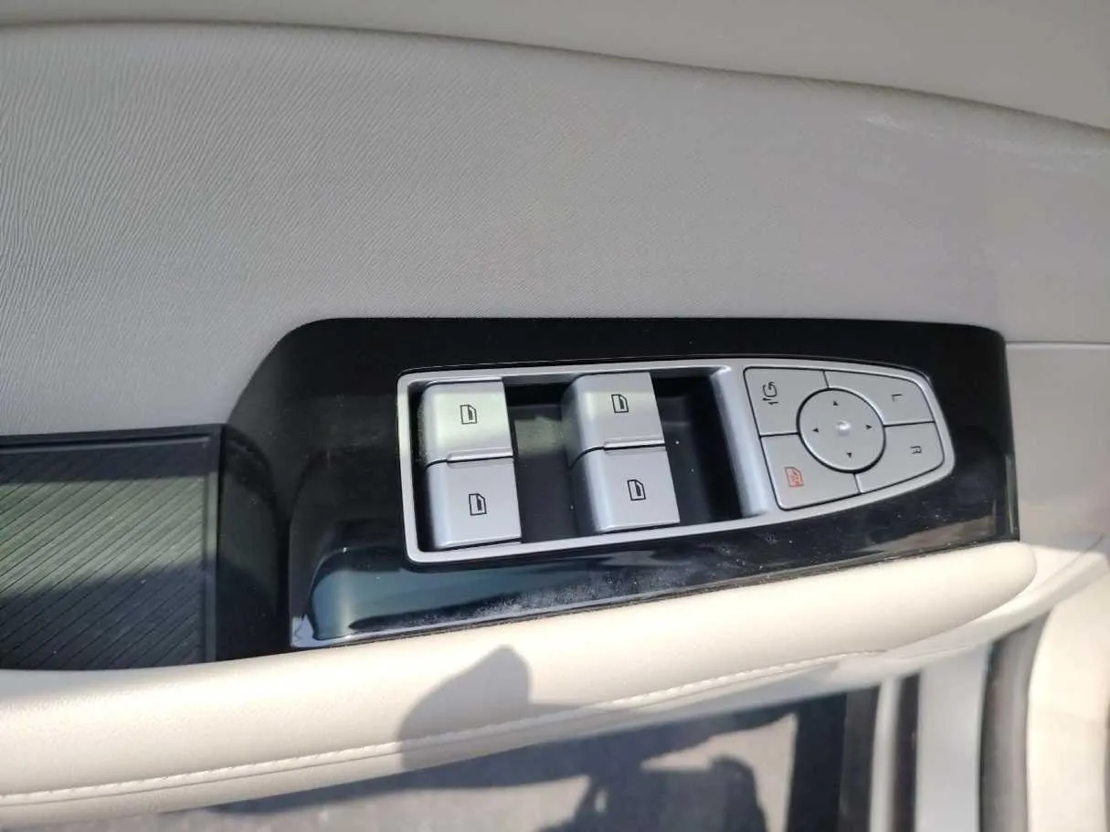 Car image 37