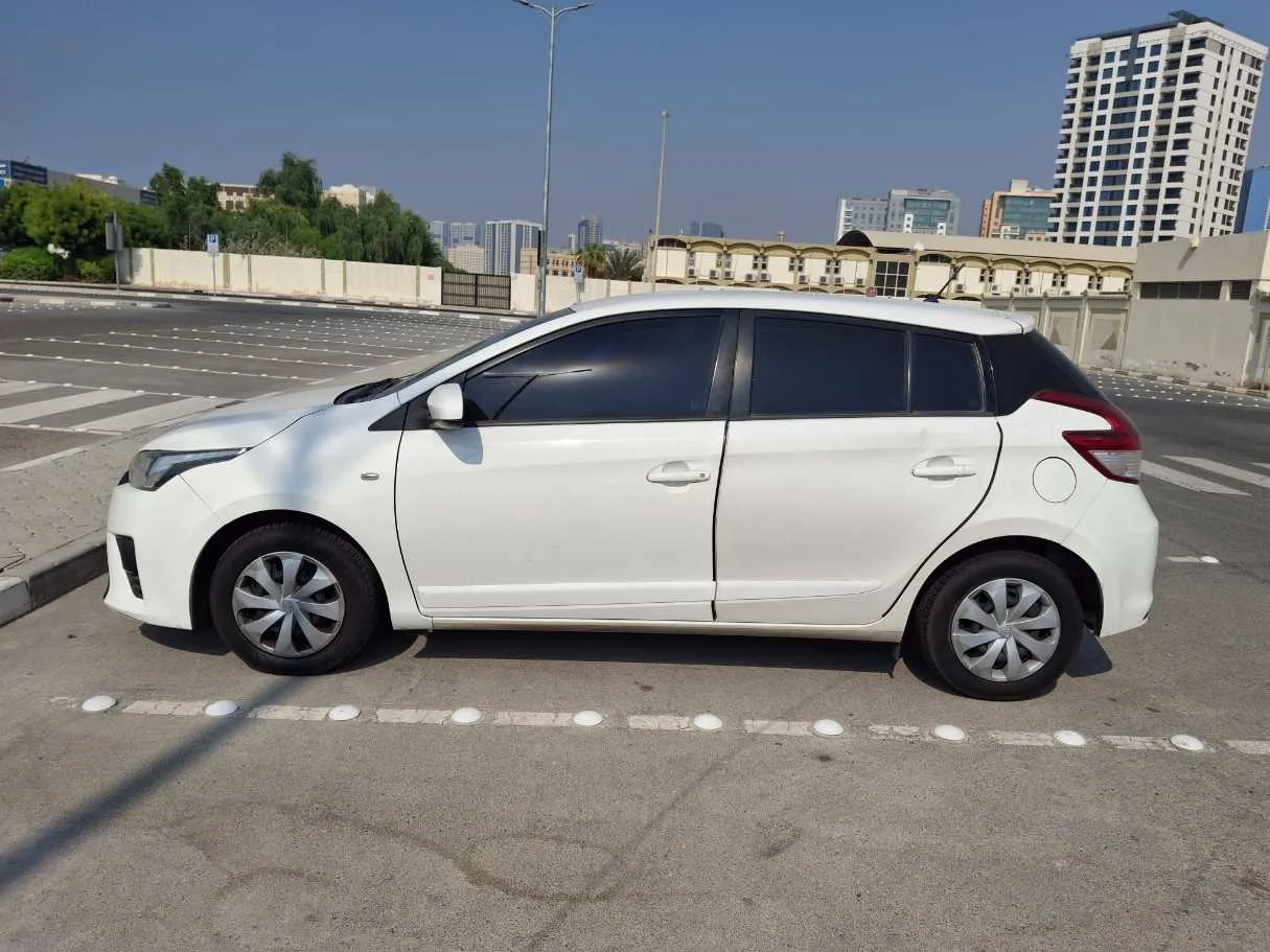 Car image 4