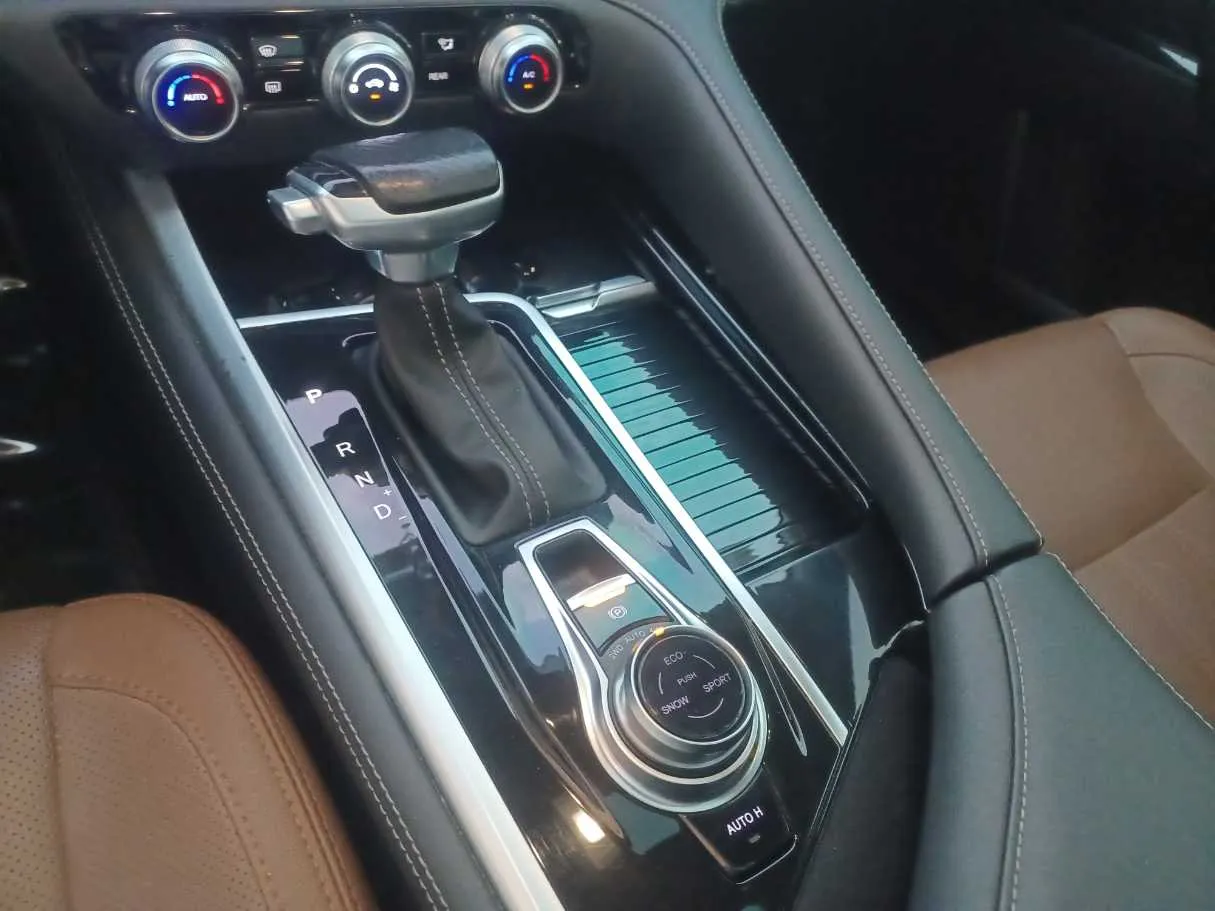 Car image 17