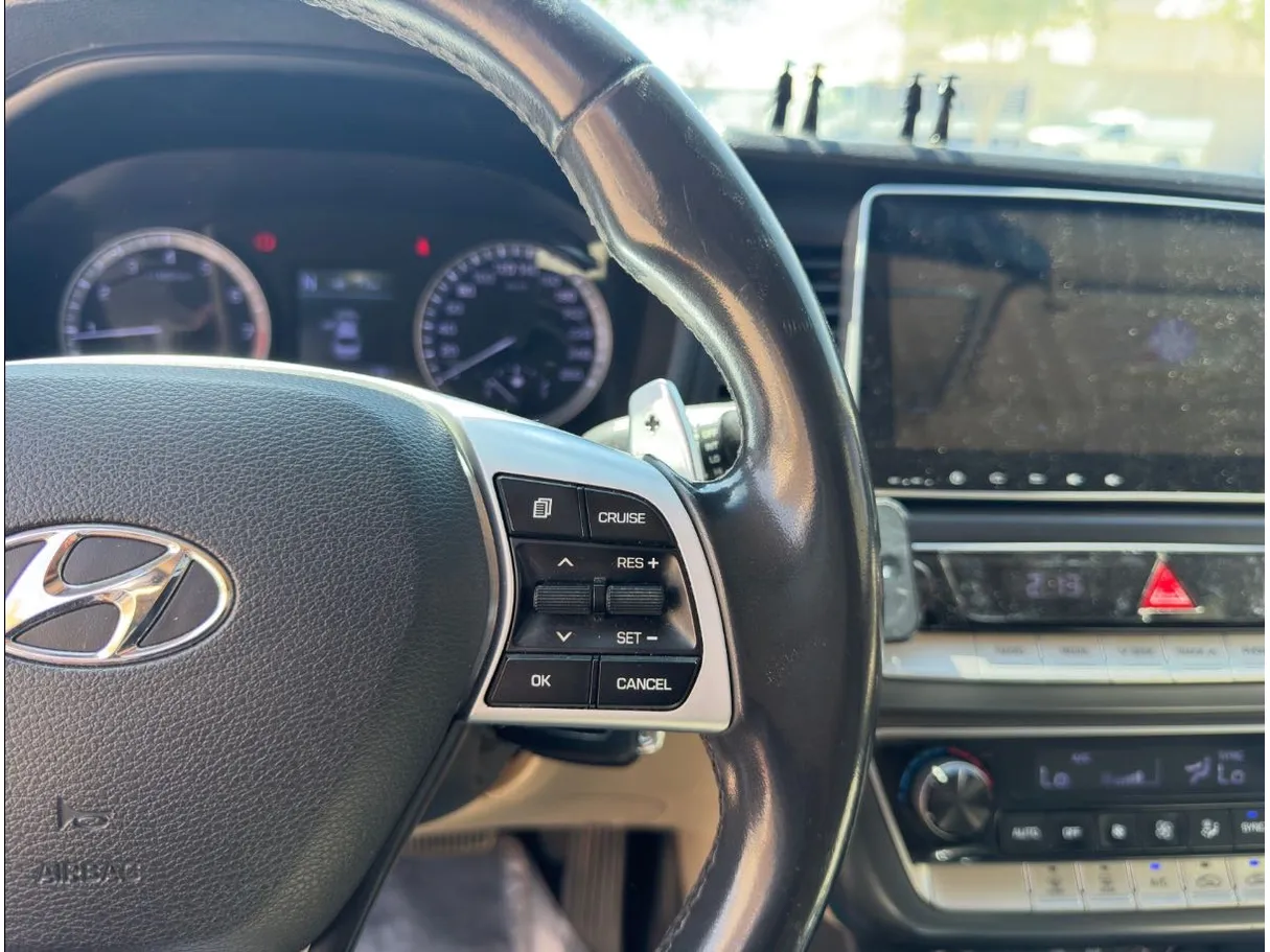 Car image 19