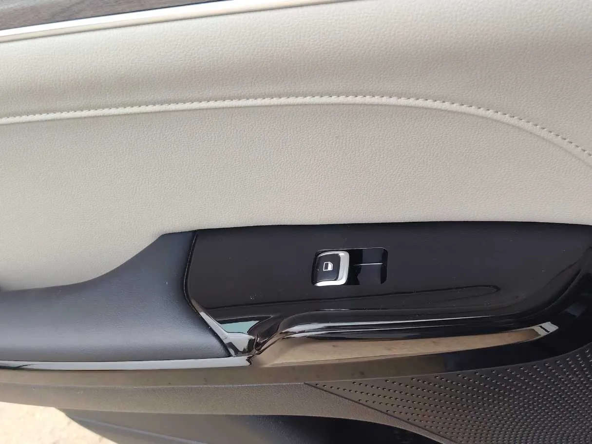 Car image 31