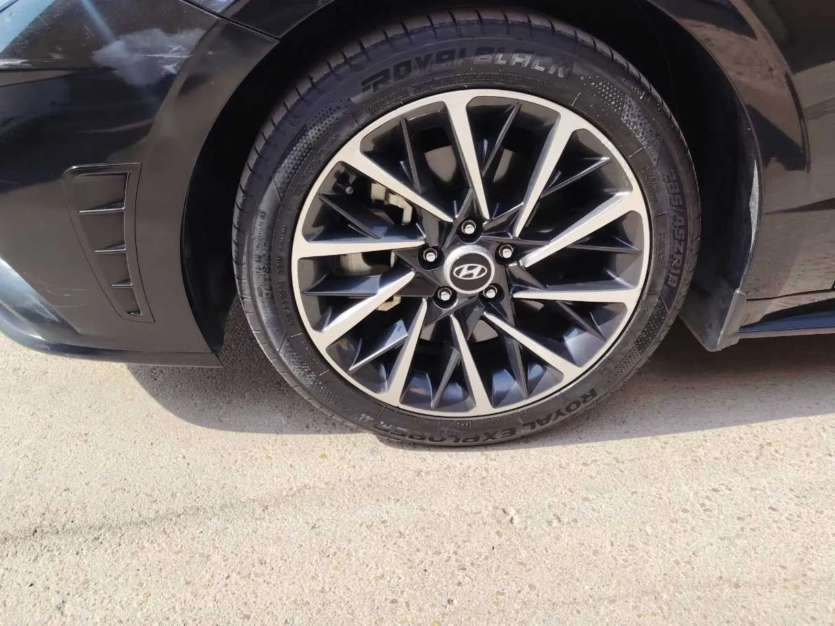 Car image 10