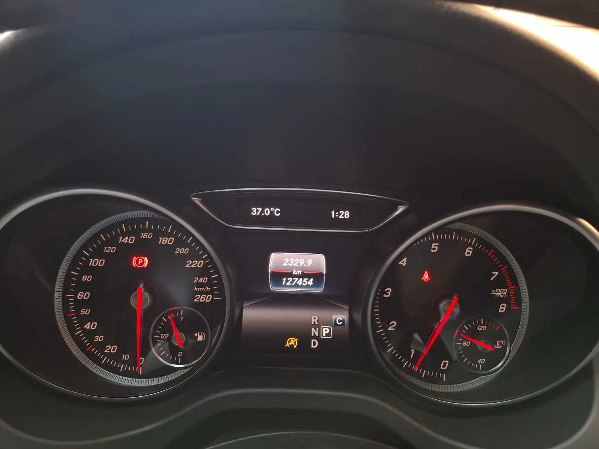Car image 19