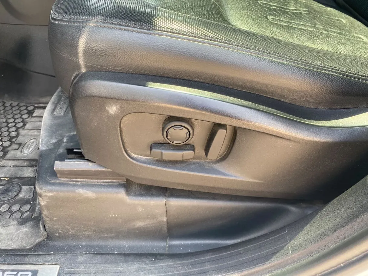 Car image 23