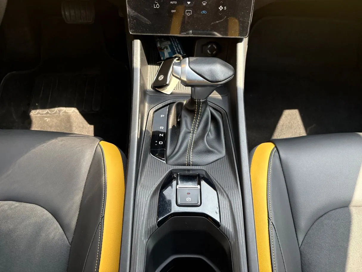 Car image 19
