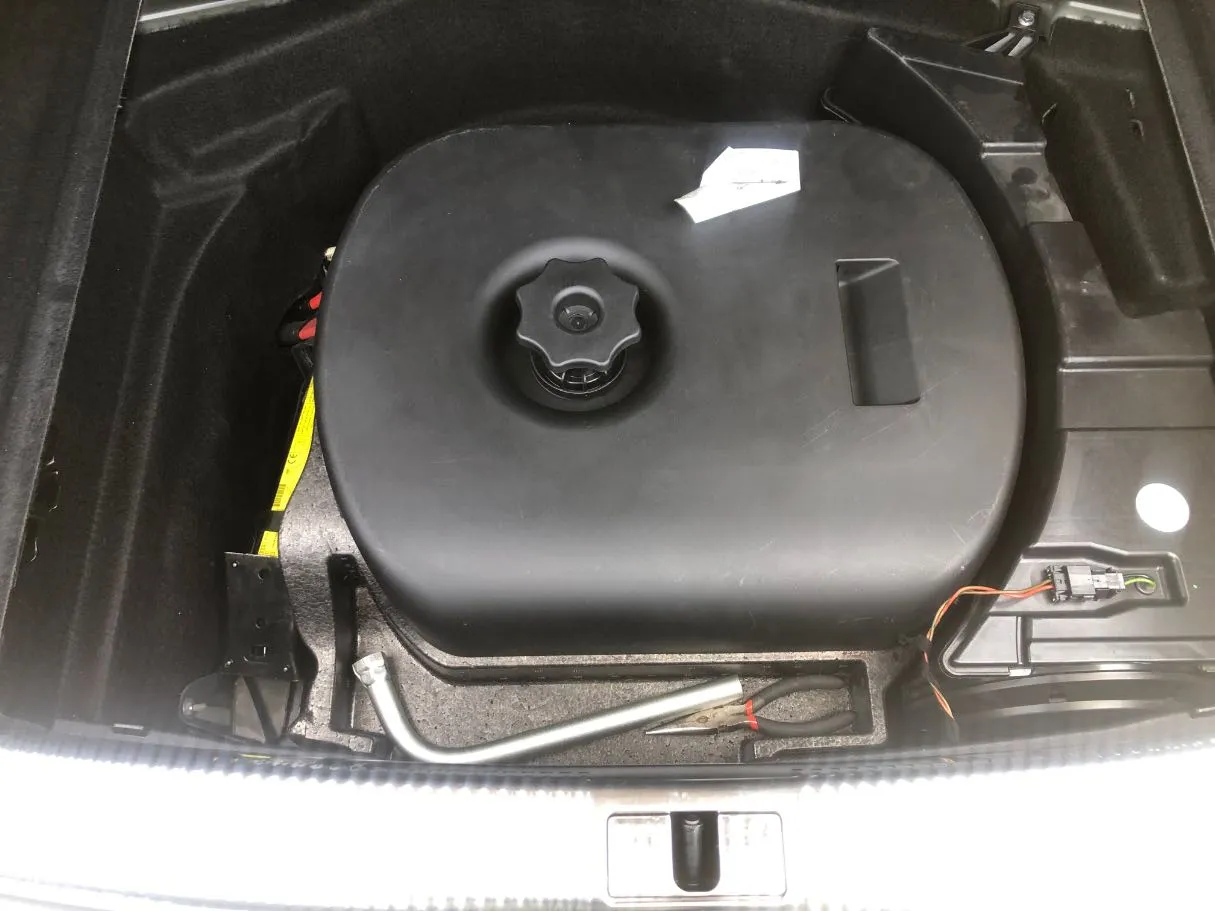 Car image 25