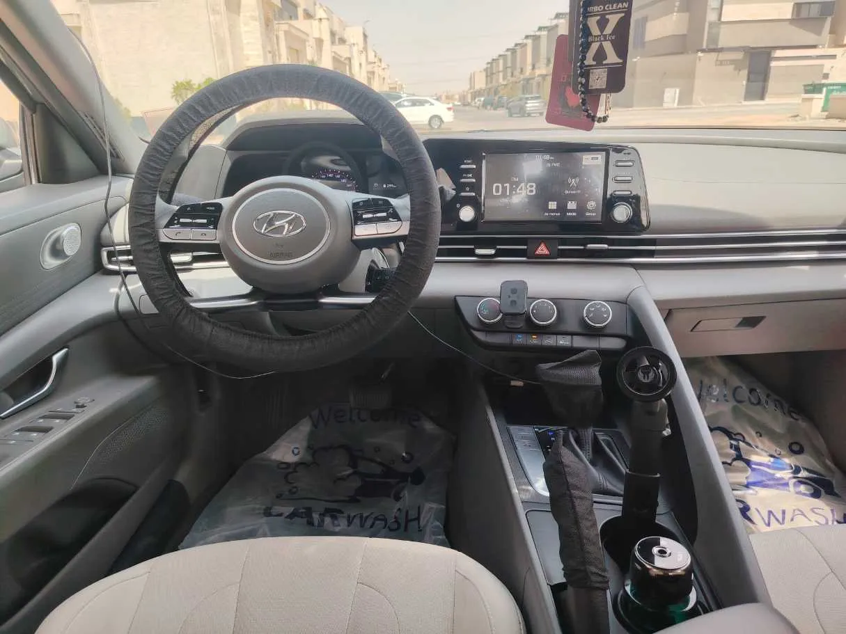 Car image 19