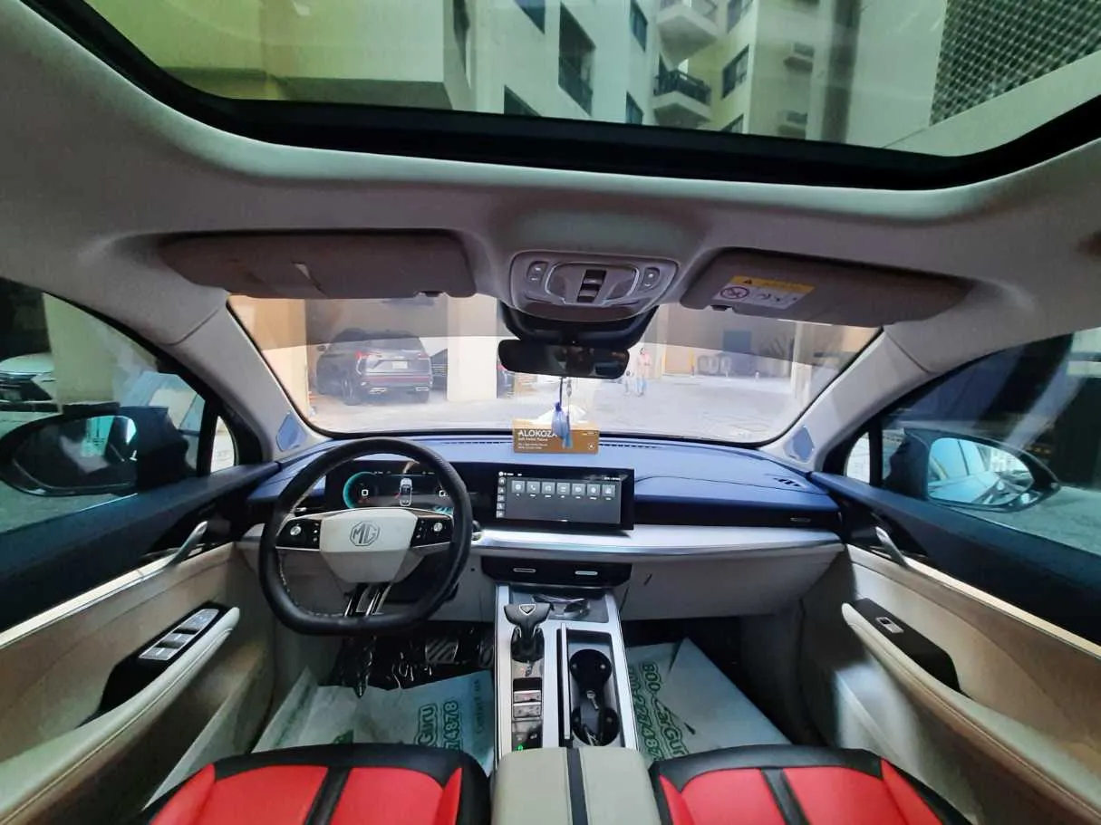 Car image 14