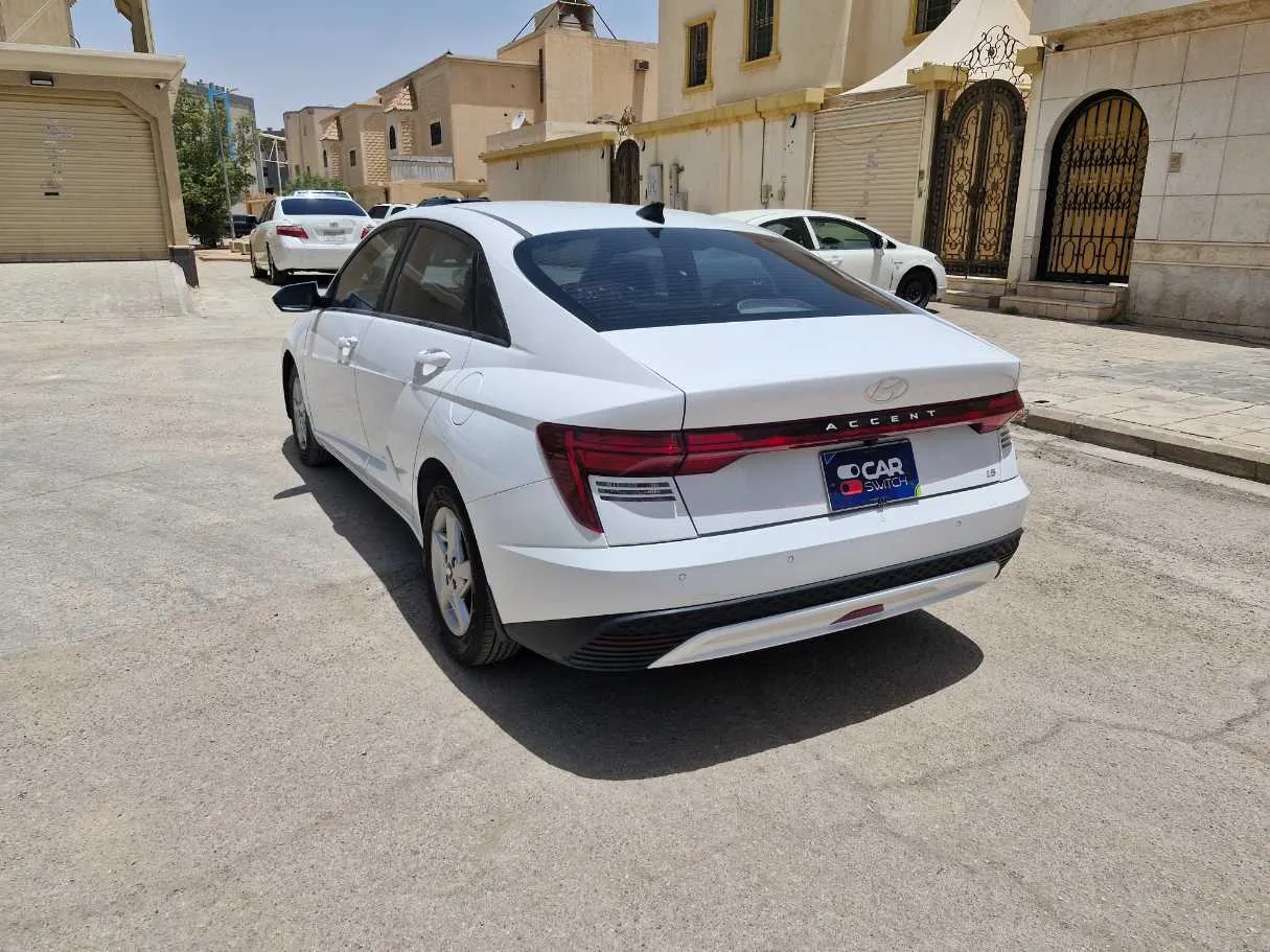 Car image 7