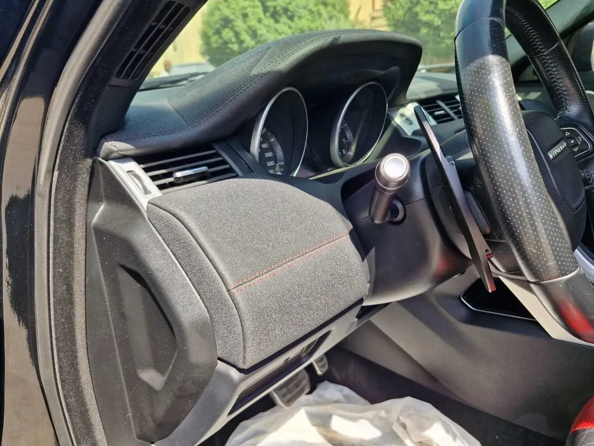 Car image 23