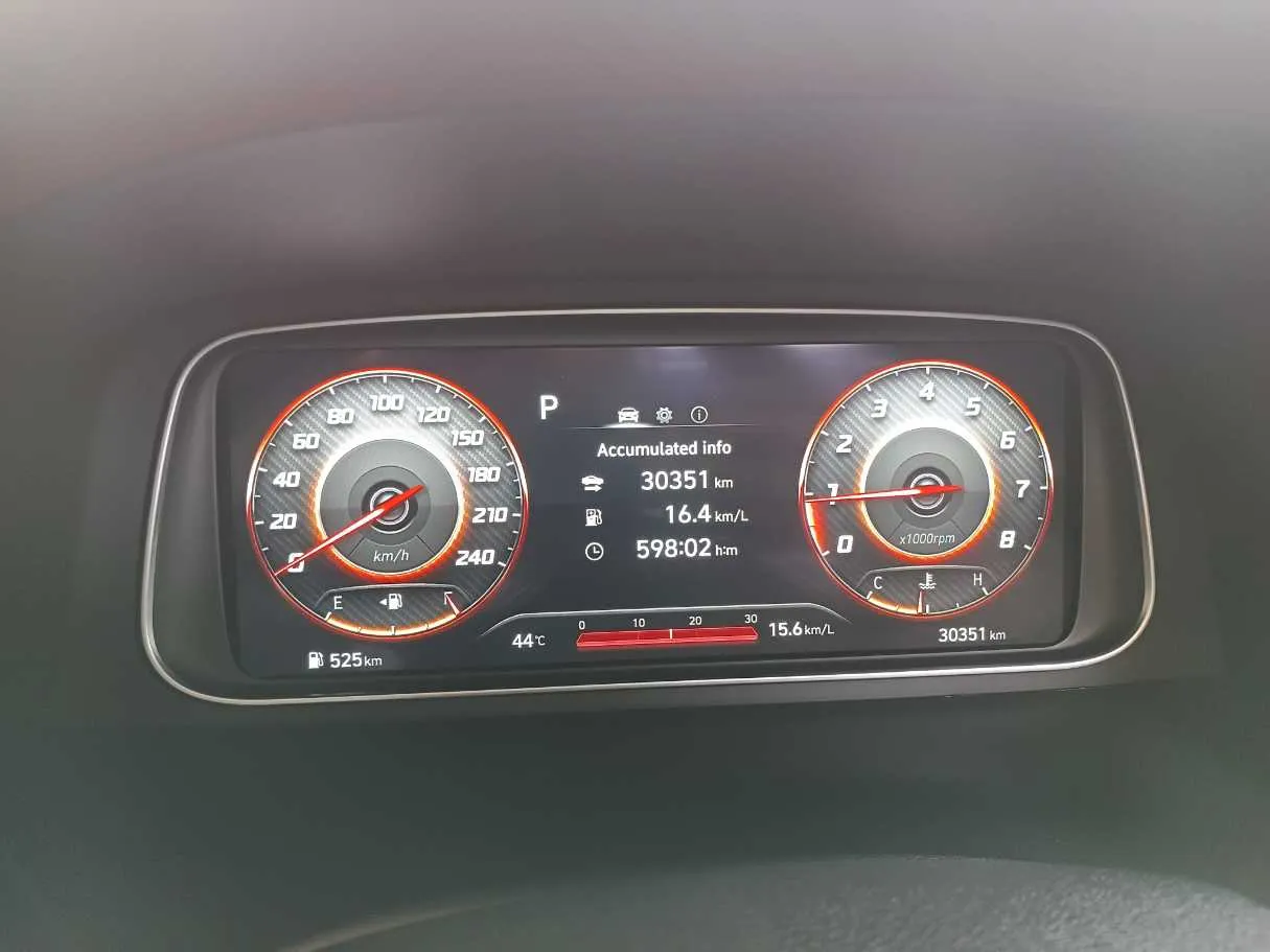 Car image 18