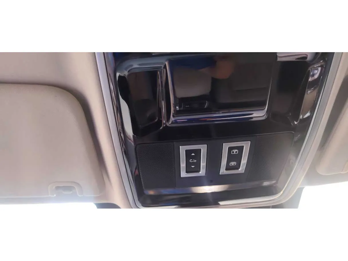Car image 27