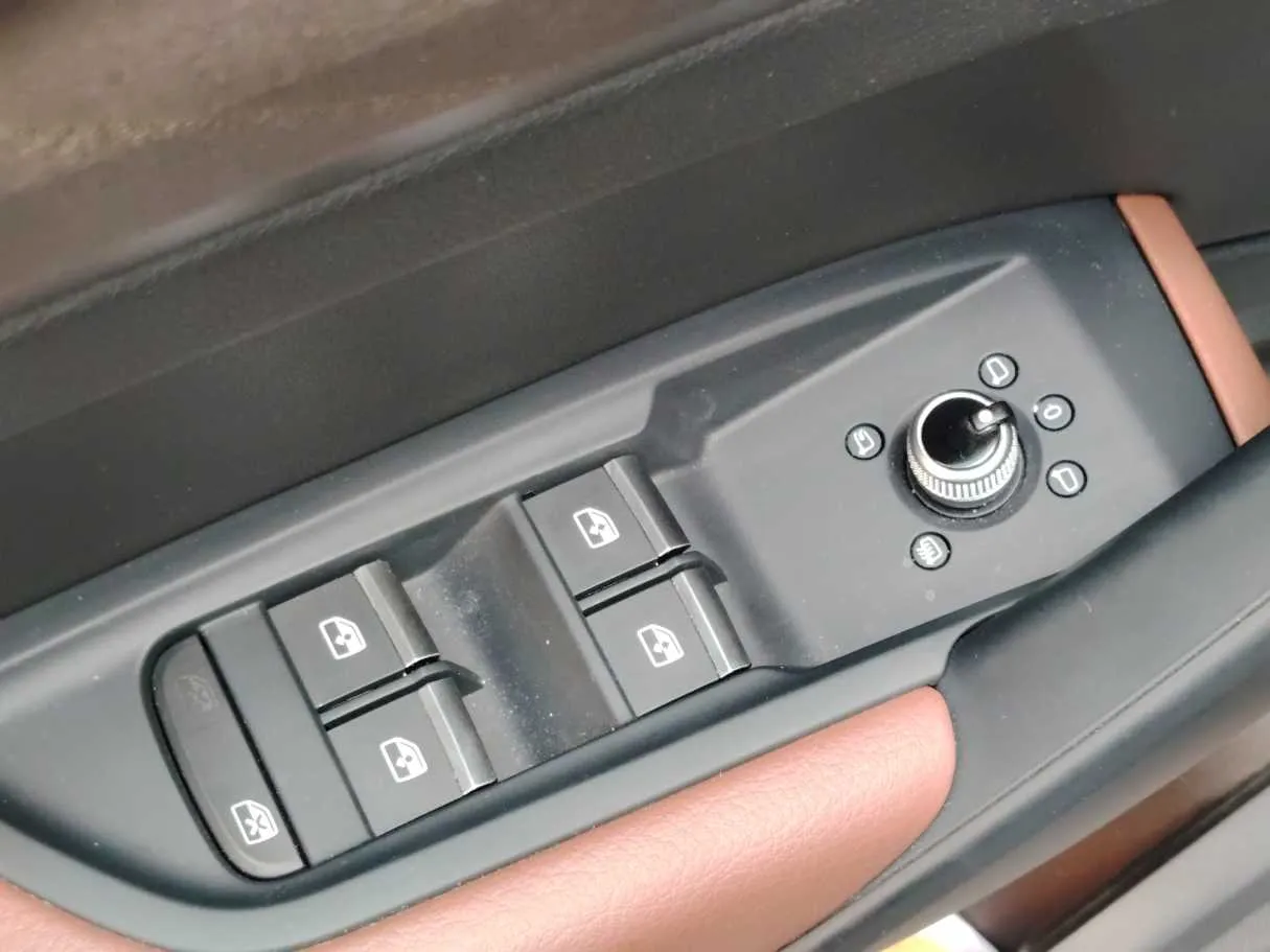 Car image 36
