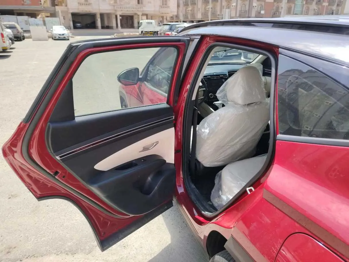 Car image 16