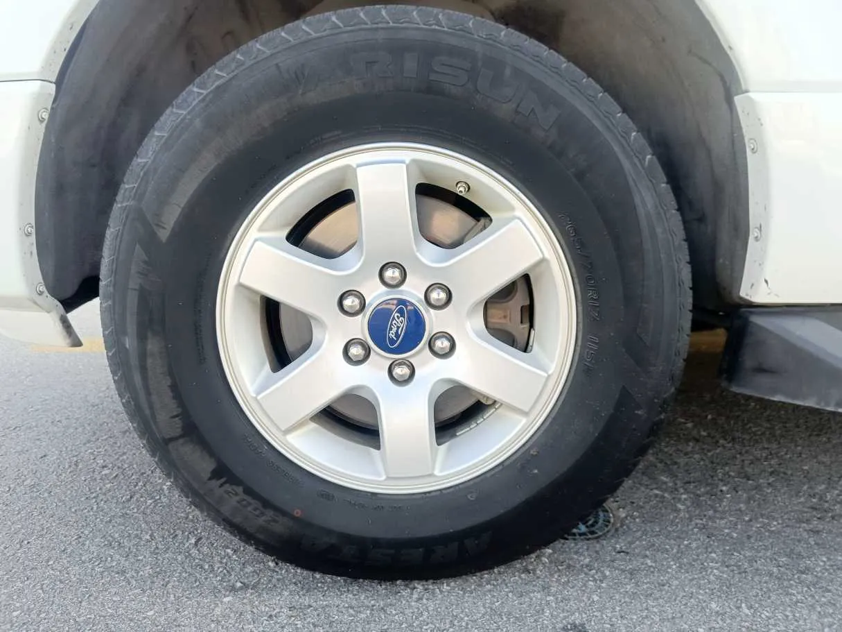Car image 10