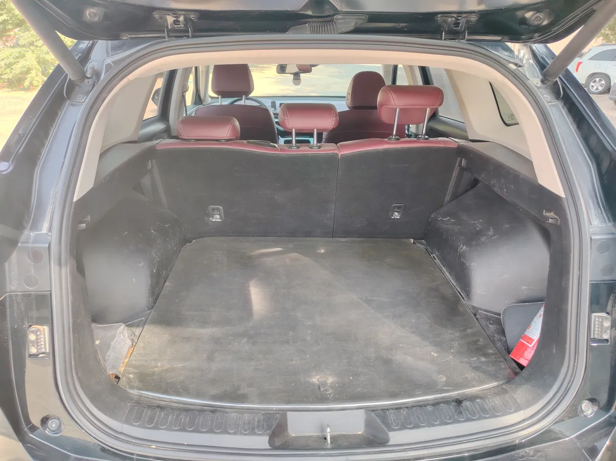 Car image 24