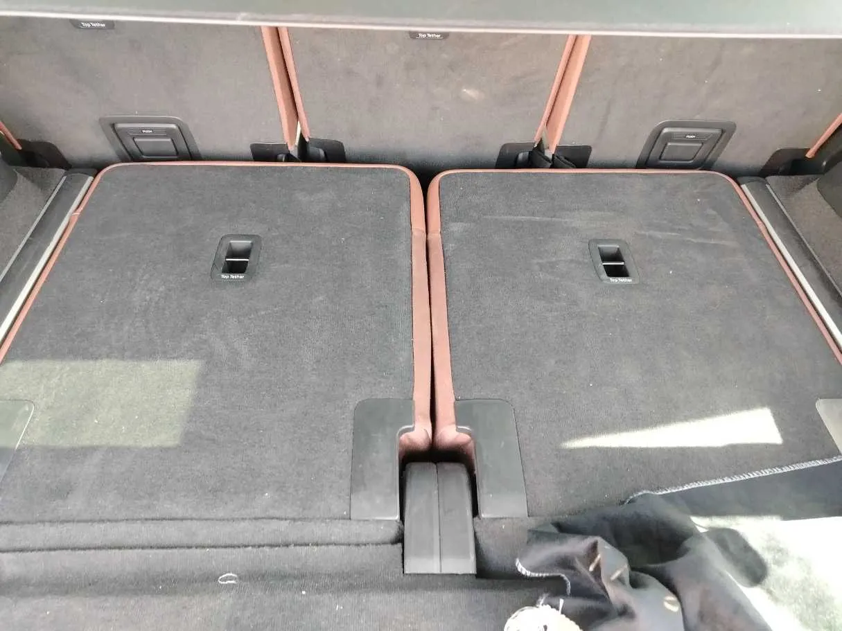Car image 37