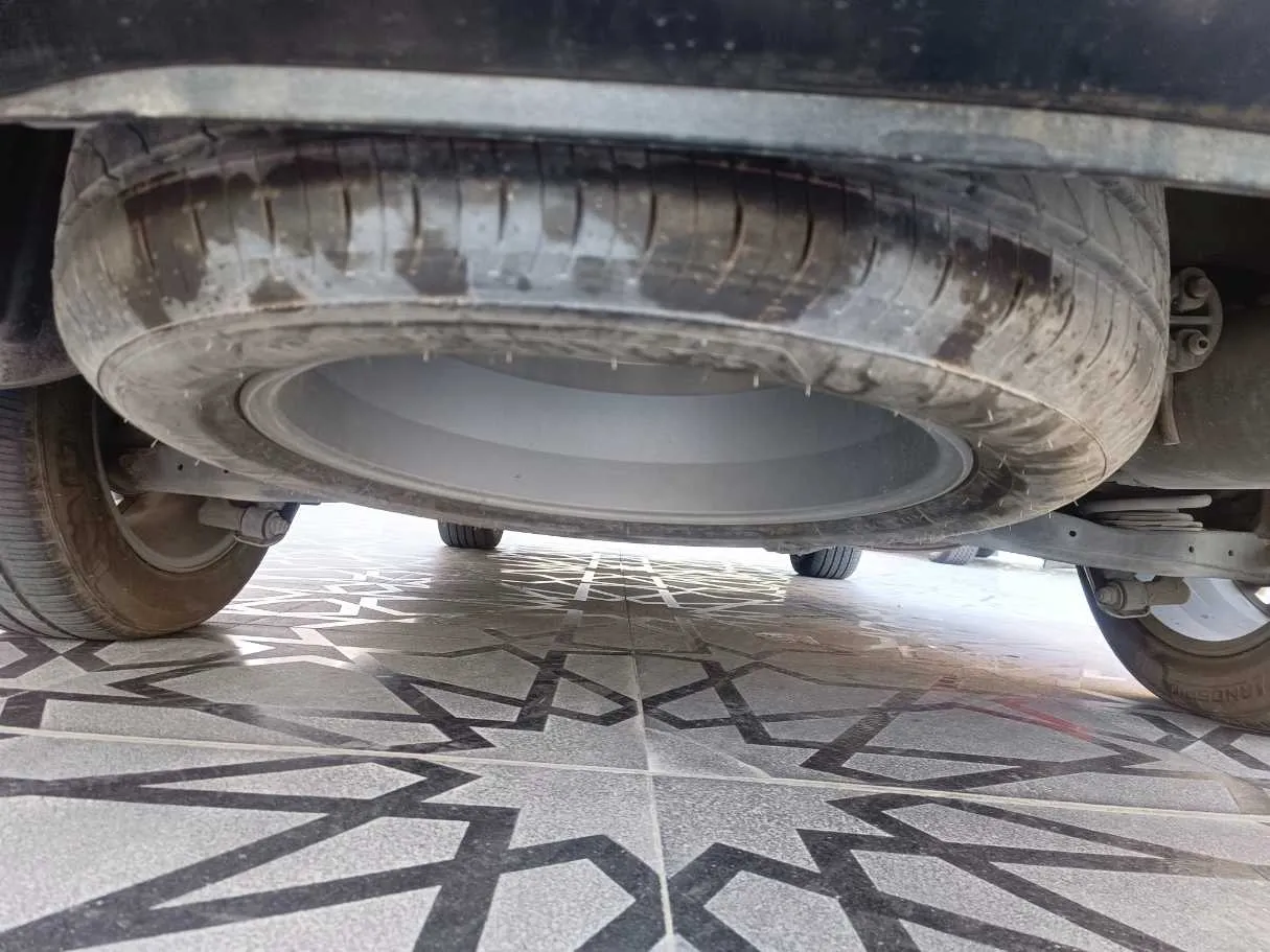 Car image 37