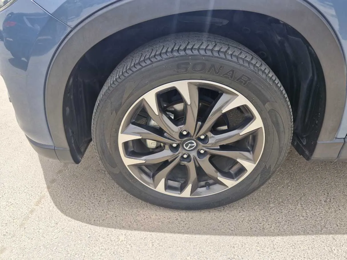 Car image 10