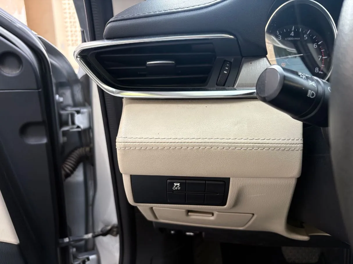 Car image 24