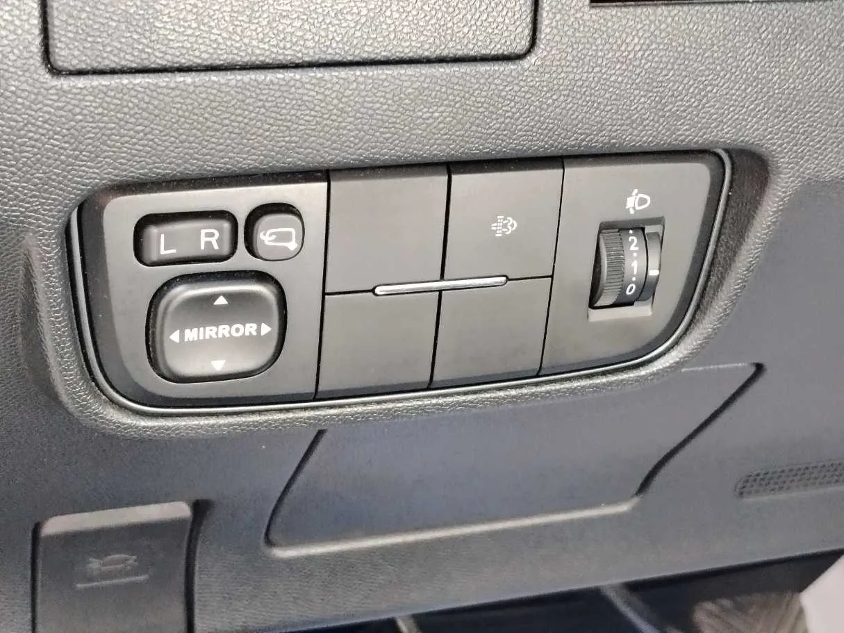 Car image 28