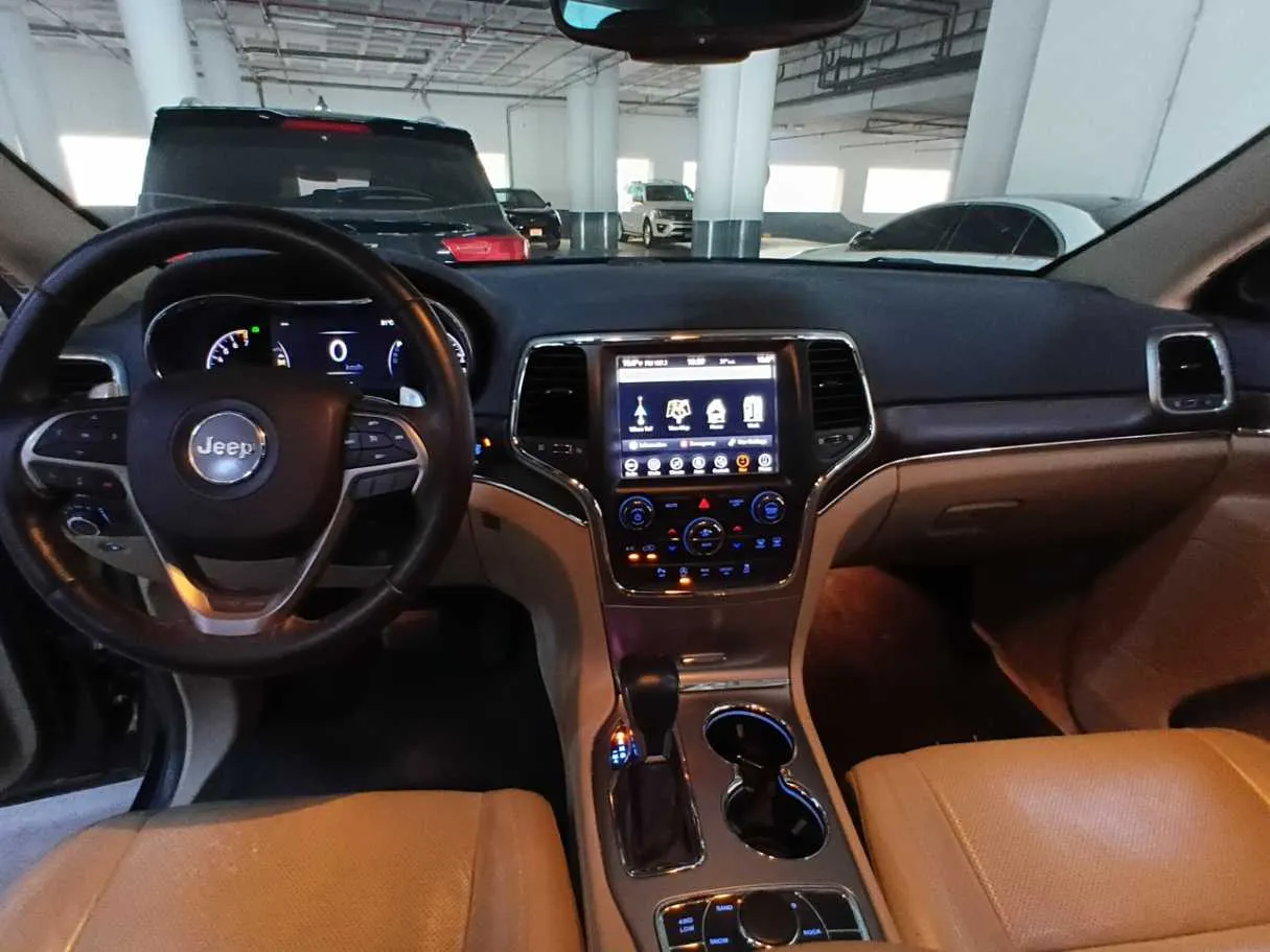 Car image 14