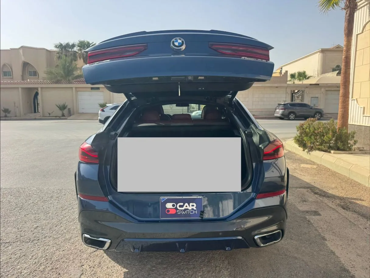 Car image 19
