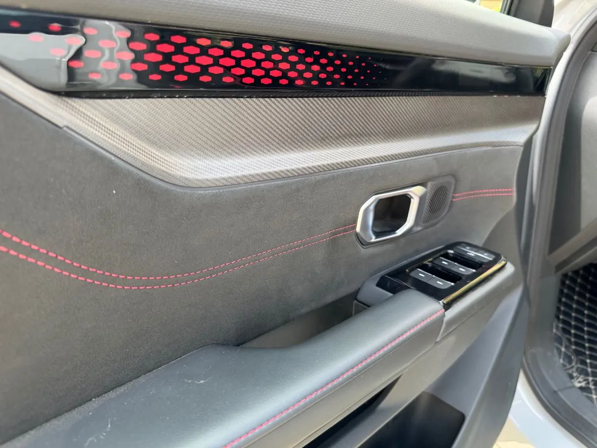 Car image 23