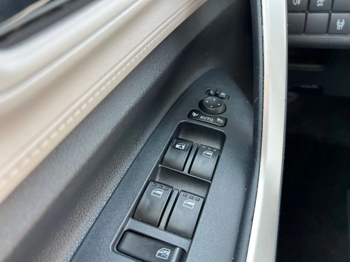 Car image 27