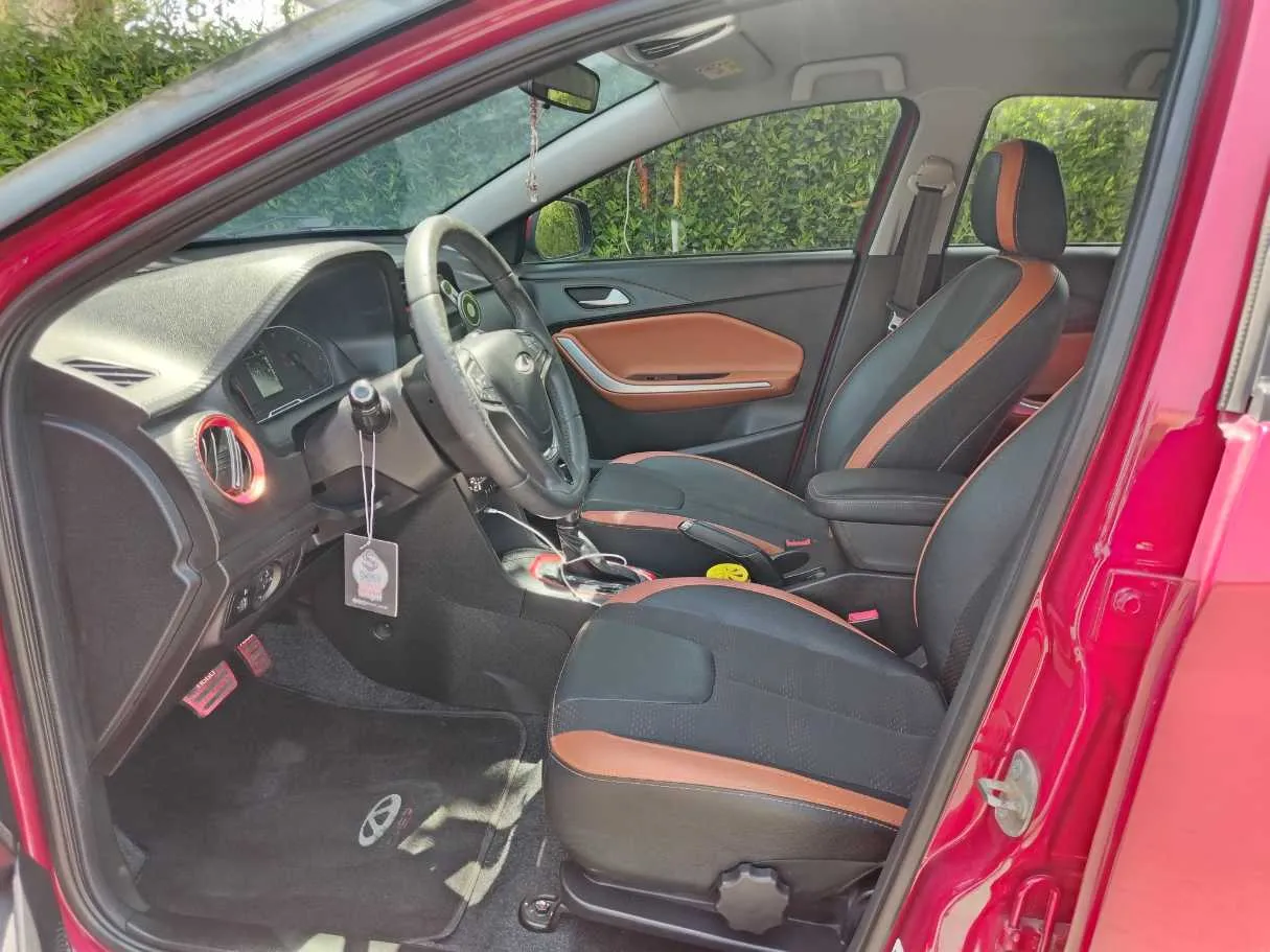 Car image 14