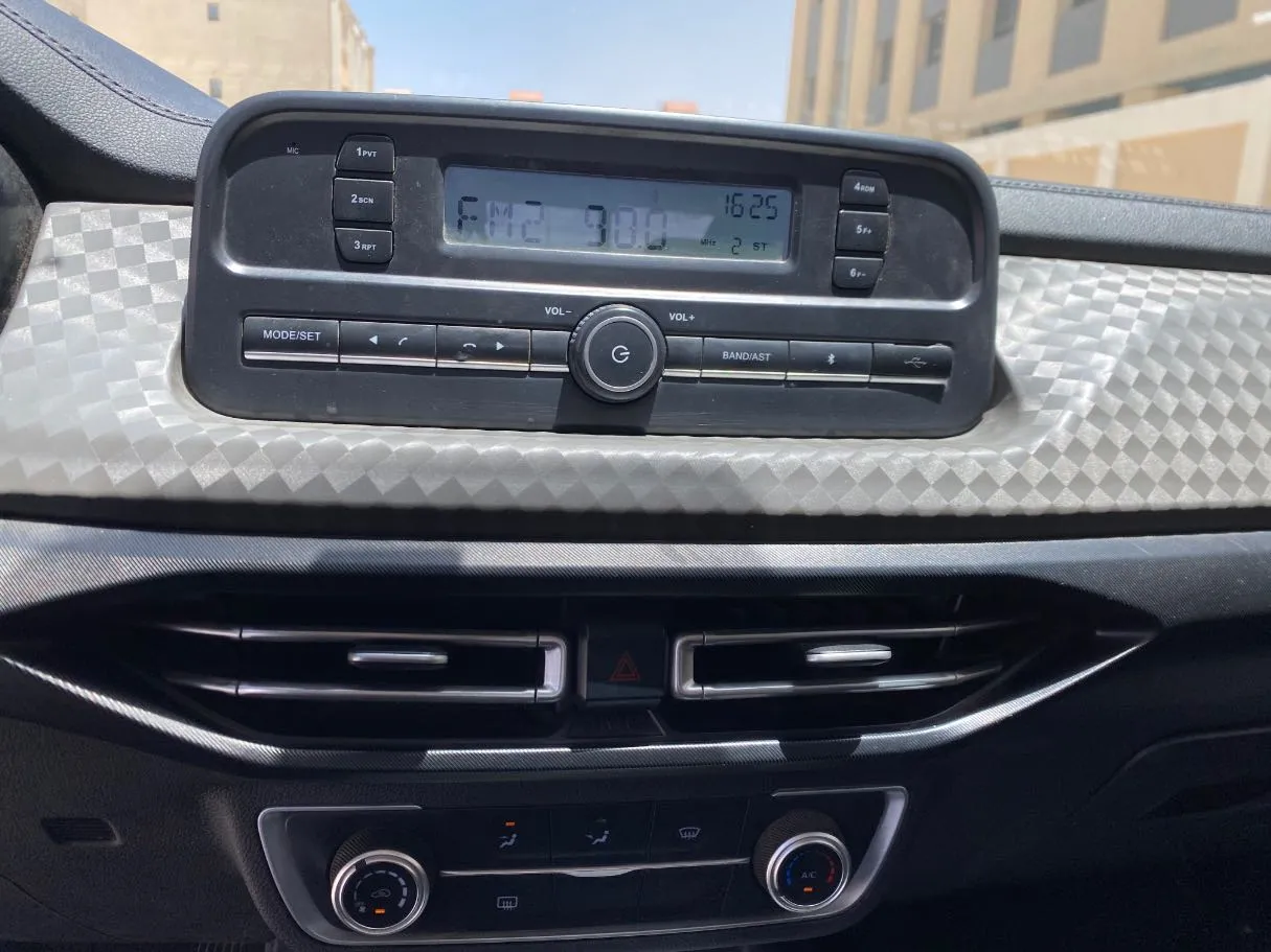 Car image 16