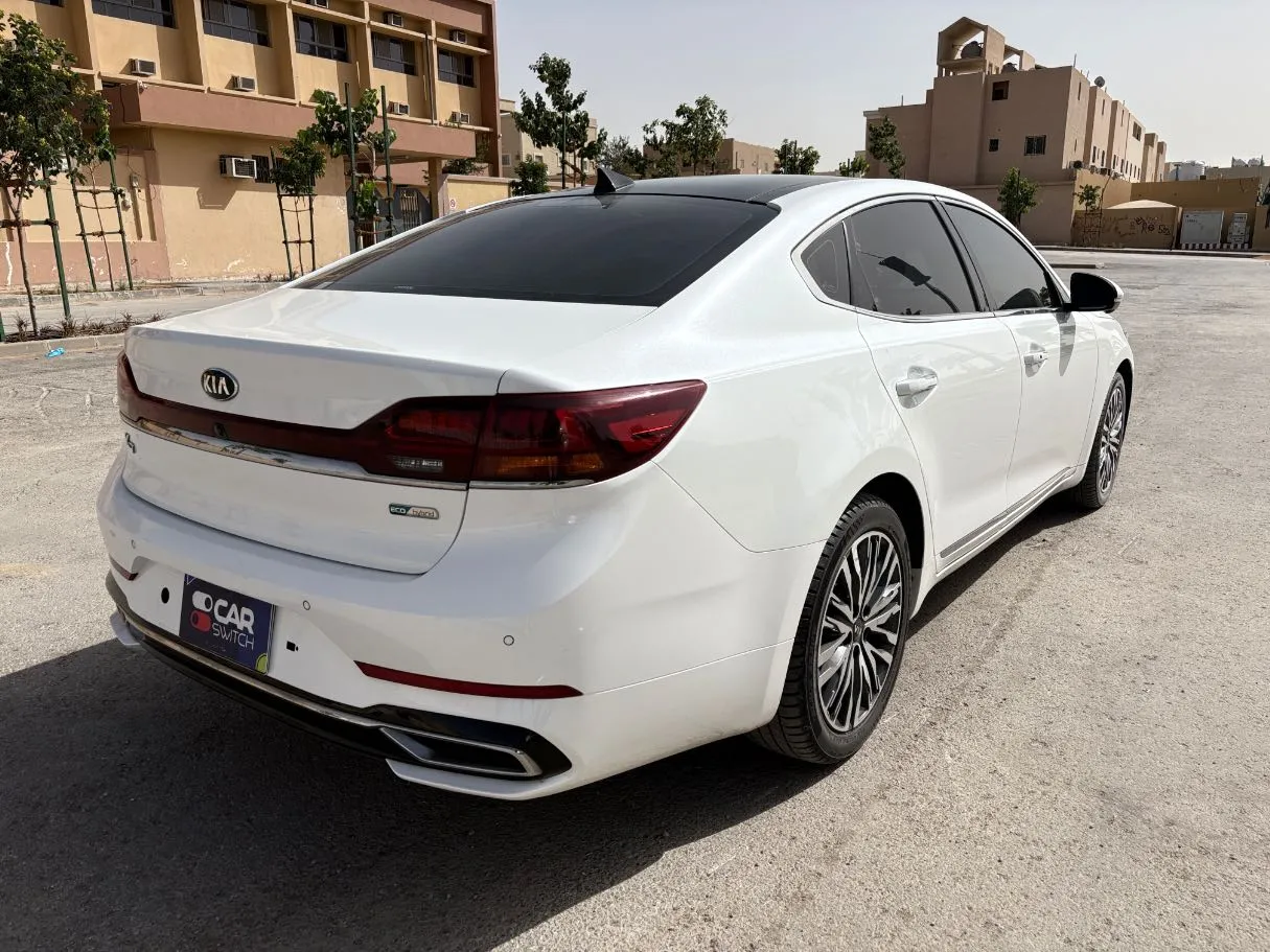 Car image 5