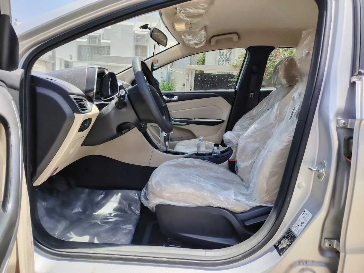 Car image 12