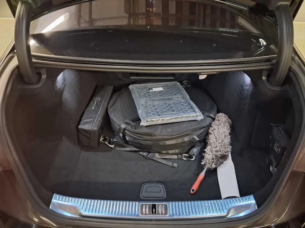 Car image 20