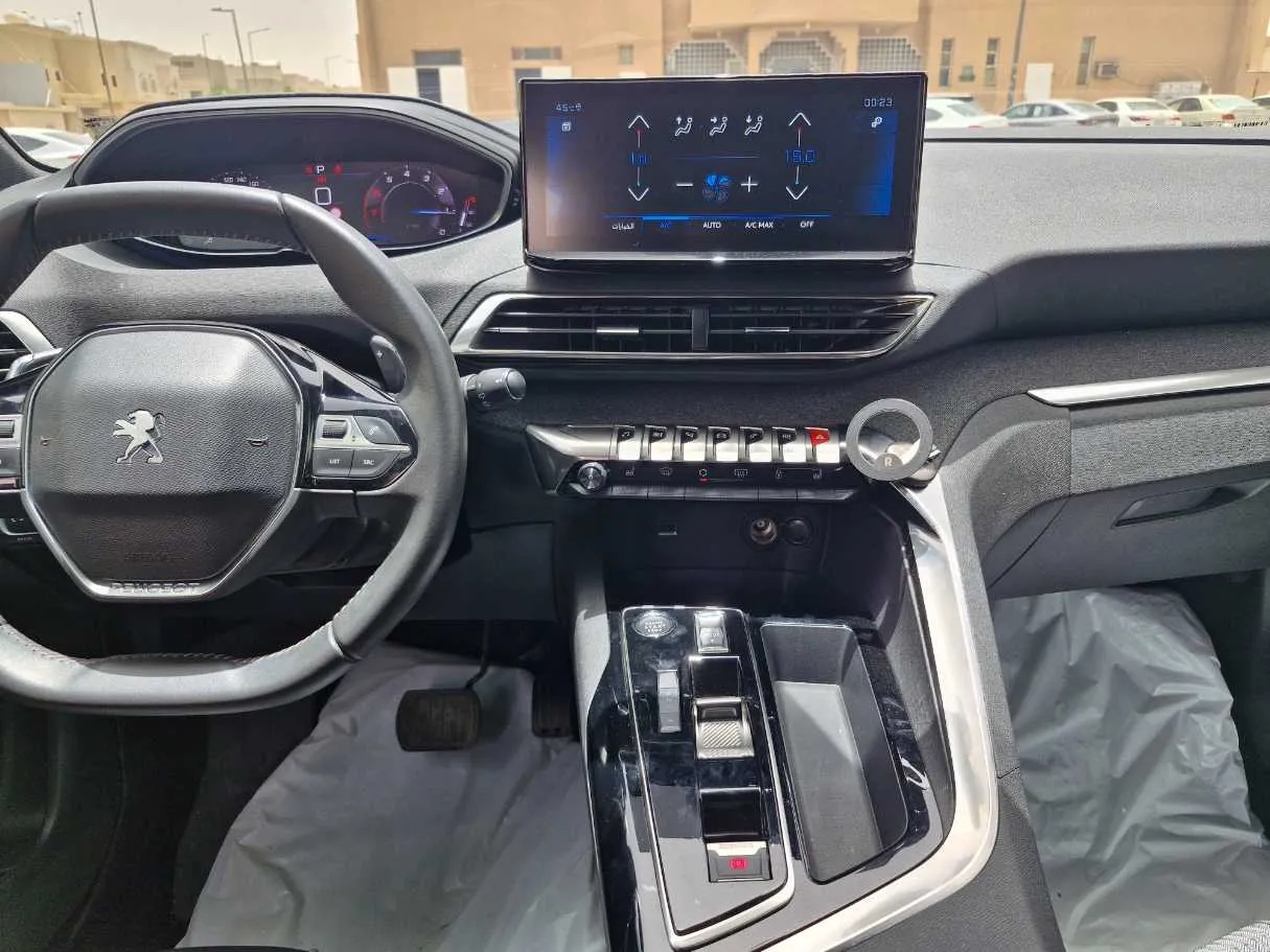 Car image 18