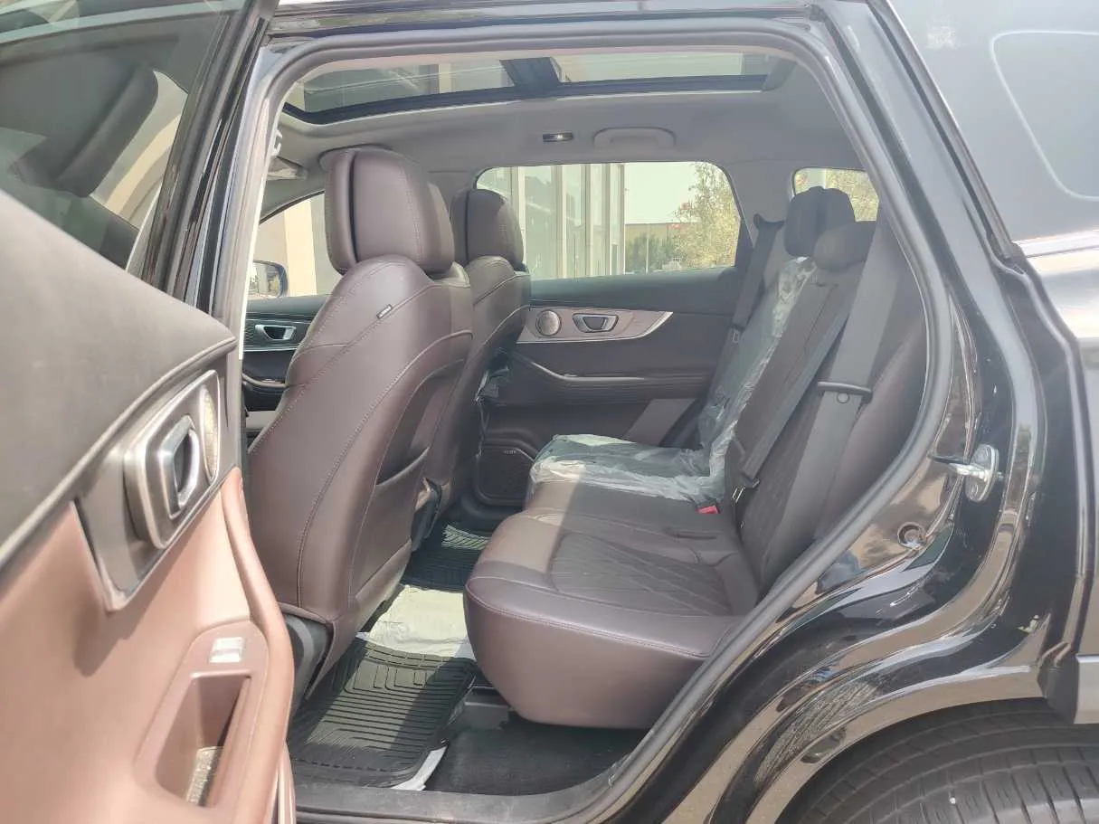 Car image 15